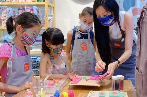 Resin Play Craft Workshop in Singapore