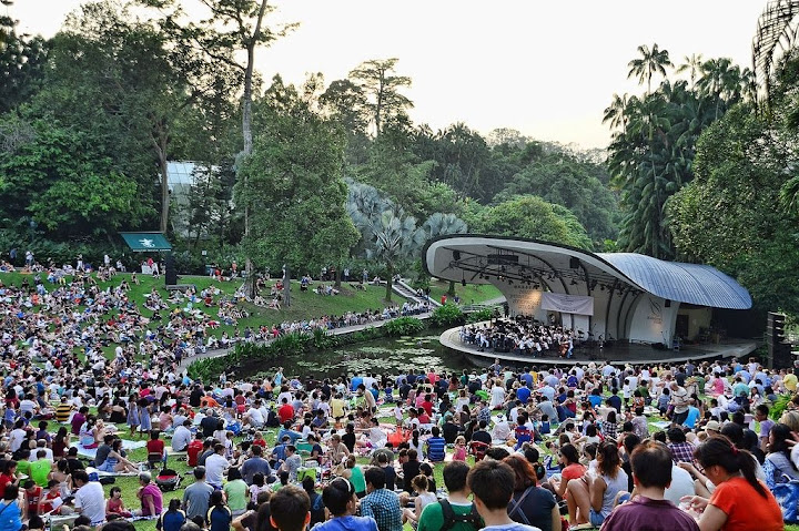 Moonstruck Performance at Singapore Botanic Gardens