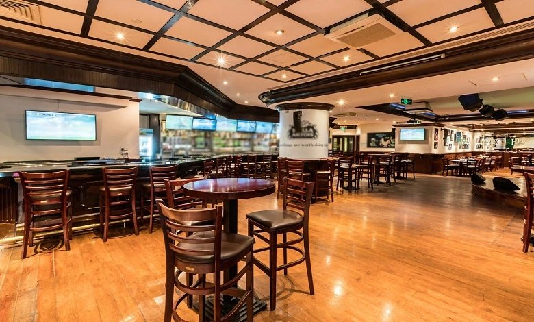 Lively sports bar at Heroes nightclub in Abu Dhabi