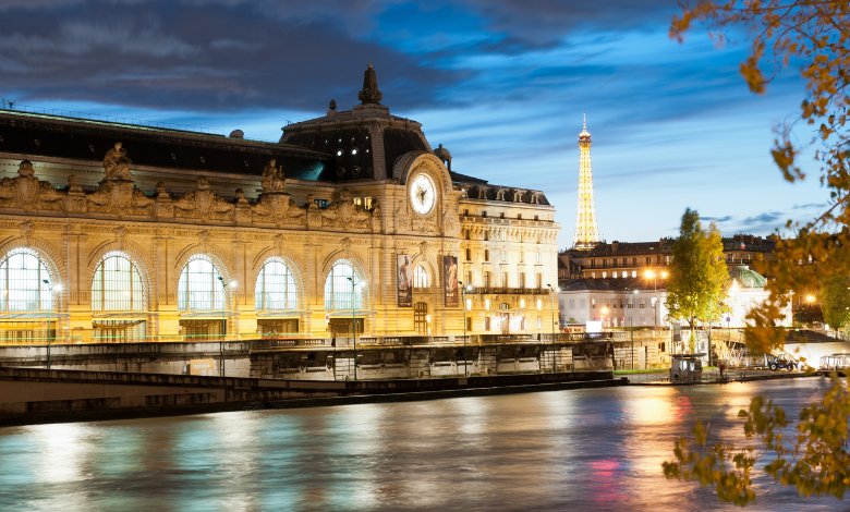Musée d'Orsay museum with Seine River at Night