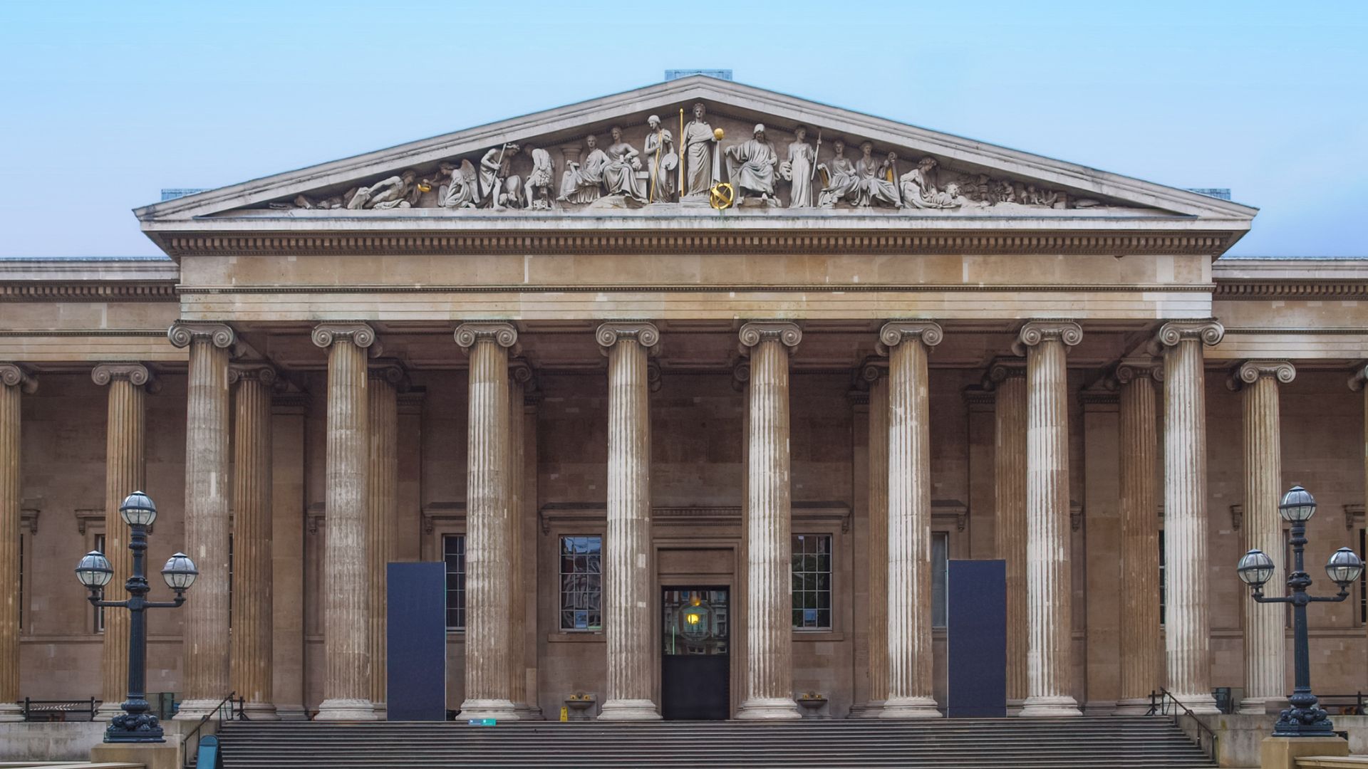 Front Image of British museum in London