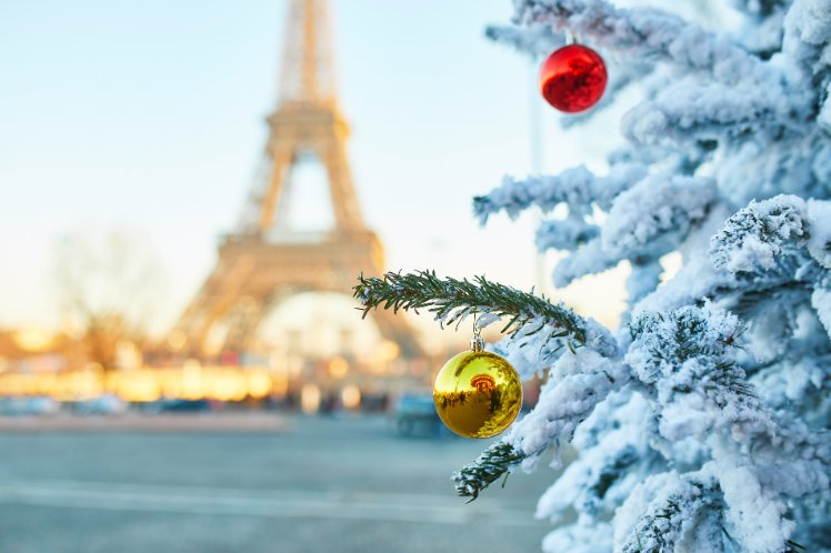 winter scene near Eiffel tower
