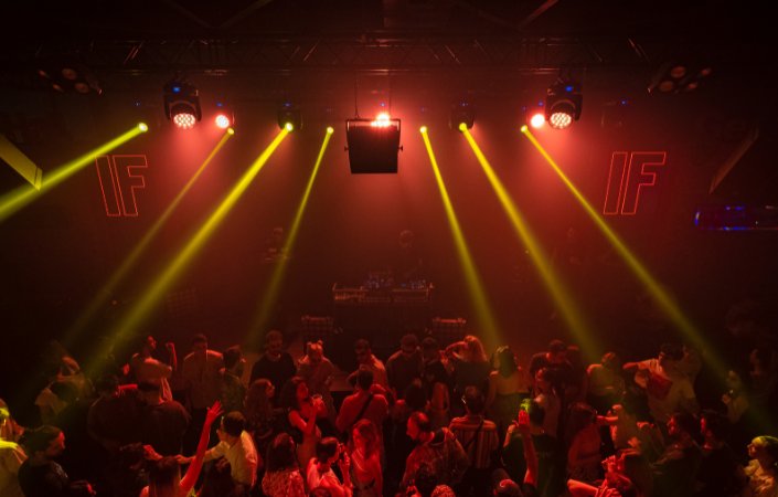 Clarke Quay: Bars, Clubs & Live Music