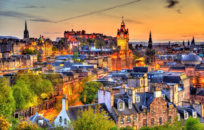  Edinburgh skyline at sunset with the castle