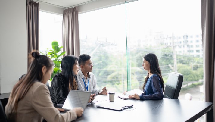 HR discussing employee relocation