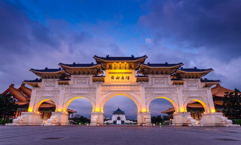 what to see in taipei, Chiang Kai-Shek Memorial Hall/Liberty Square,