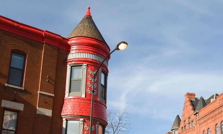 best neighbourhoods to stay in Chicago for halloween