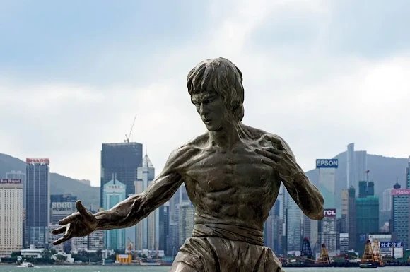 Bruce Lee statue in Hong Kong