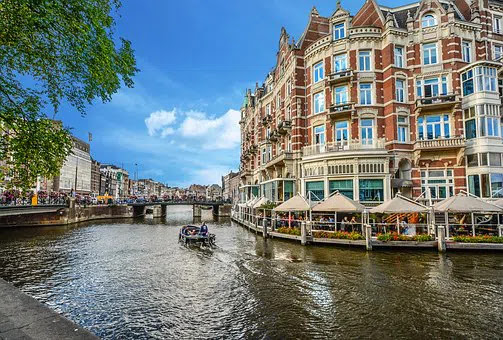 Amsterdam Golden age to a financial hub