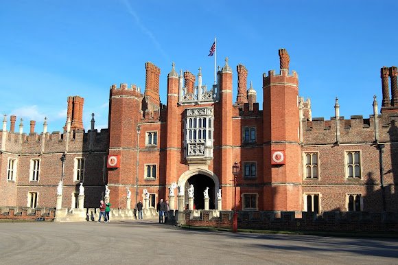 hampton court palace