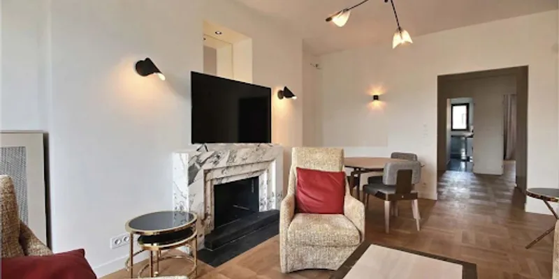 100M2 TOP FLOOR TRIANGLE D'OR AVENUE MONTAIGNE