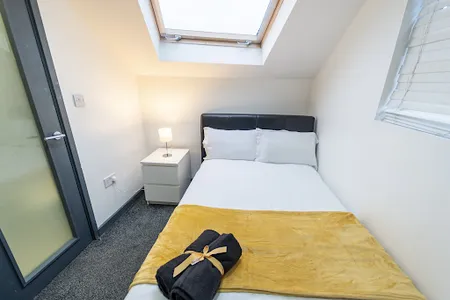 Cosy bed at 100 Dale road studio