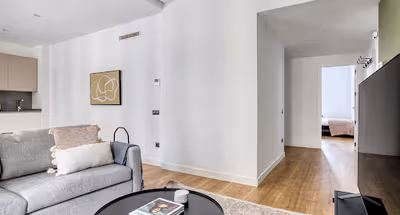 Av. de los Toreros Apartment