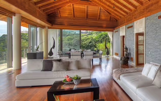 Breathtaking 6 Bedroom Villa in Kathu District