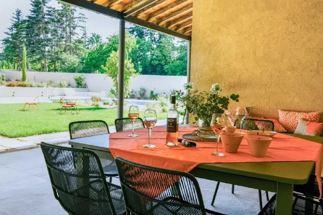 A Cozy Villa Retreat Near St Remy de Provence