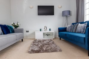 Beautiful 4 bed Contemporary Cottage
