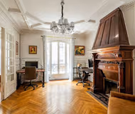 The Crown On Avenue des Champs Elysée