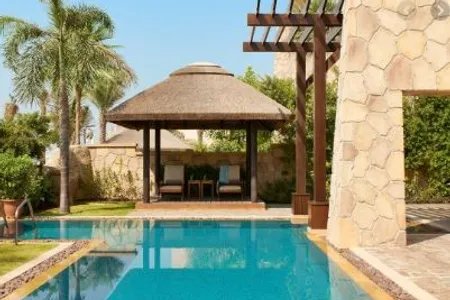 East Crescent 3 Bedroom Villa