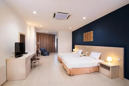 Jalan Pantai Molek Apartments