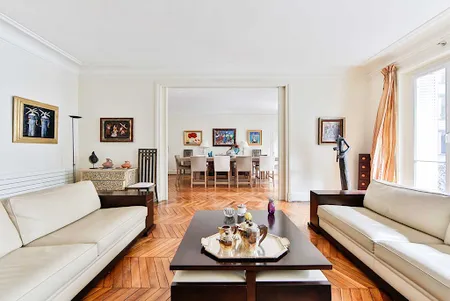 HAUSSMANN LUXURY 230M2 IN AVENUE FOCH