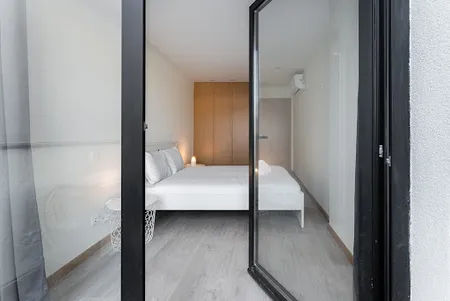 Sleek Monochromatic Apt in Bonfim