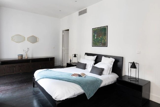 165M2 LAVISH ABODE-AVE MONTAIGNE & CHAMPS ELYSEES