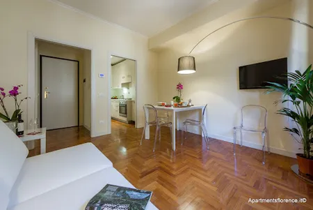 JUST OFF PONTE VECCHIO A PIAZZA SIGNORIA LUXURY SUITE