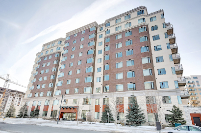 Canadian Shield Ave Serviced Apartment