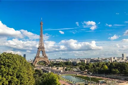 BEST LOCATION IN 8TH NEXT TO AVE MONTAIGNE-THE IDEAL PARISIAN PIED A TERRE
