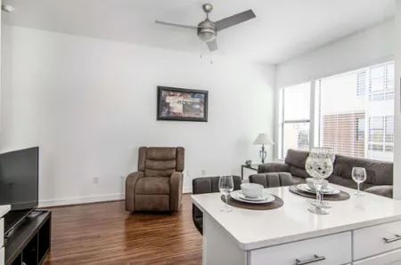 McKinney Ave Serviced Apartment