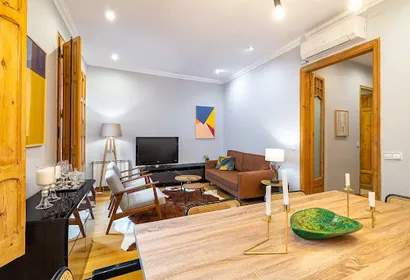 Dreta de l'E Serviced Apartment