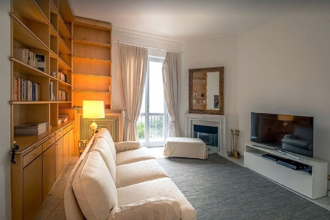 ALL-ENCOMPASSING LUXURY 600M2 VILLA WITH MAGICAL EXQUISITE VIEWS OF LAKEMAGGIORE