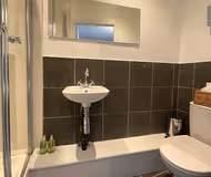 Large 4 double bedroomed townhouse in central