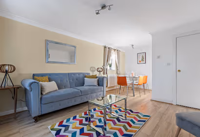 Plough Road Modern Flat w Large Garden and Parking