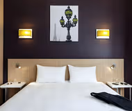 Cosy bed at Access Paris Clichy, Neuilly-sur-Seine