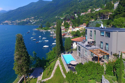 Ultra Modern Luxury Retreat on The First Line of Lake Como