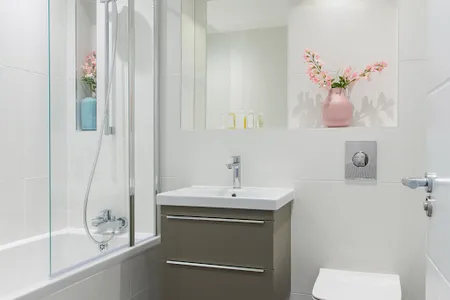 Luxury bathroom at Queen's Park