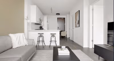 N Milwaukee Ave Serviced Apartment