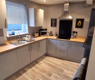 Fully equipped kitchen at 264 Thehungerford