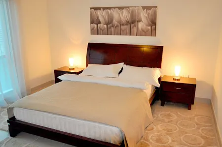 King sized bedroom at Marina Promenade Residences Serviced Apartments, Dubai Marina