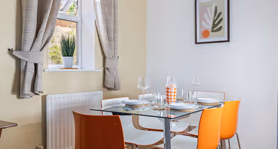 Plough Road Modern Flat w Large Garden and Parking