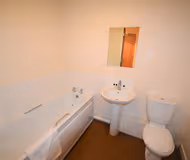 Pinnacle 1 - City Centre 2 Bedroom 2 Bathroom Apartment - with Balcony, Free Parking, Fast Wifi and Smart TV