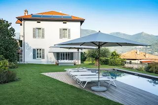 ADMIRE THE FANTASTIC VISTAS OVER LAKE COMO