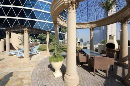 Sleek 1BR Apartment in Park Towers
