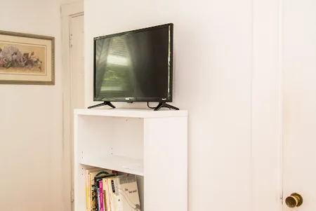 Sunny, Private, Furnished 1 Bed Condo with Porch