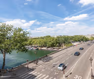 WELCOME TO ILE SAINT LOUIS! AN EXTRAORDINARY VIEW OF THE SEINE AWAITS YOU!