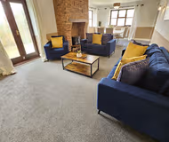 Lounge in 6 Bed House 