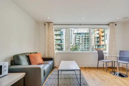 Living room at Indescon Square at Canary Wharf by MySquare