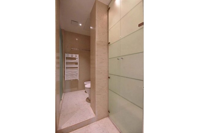 100M2 TOP FLOOR TRIANGLE D'OR AVENUE MONTAIGNE