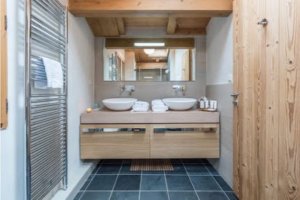 OVERLOOKING THE RELENTLESSLY BREATHTAKING VIEW-LUXURY CHALET IN MORZINE